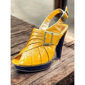 Vintage Luchiny Slingbacks with Buckle and Wood Heel Size 5 B Tan Leather